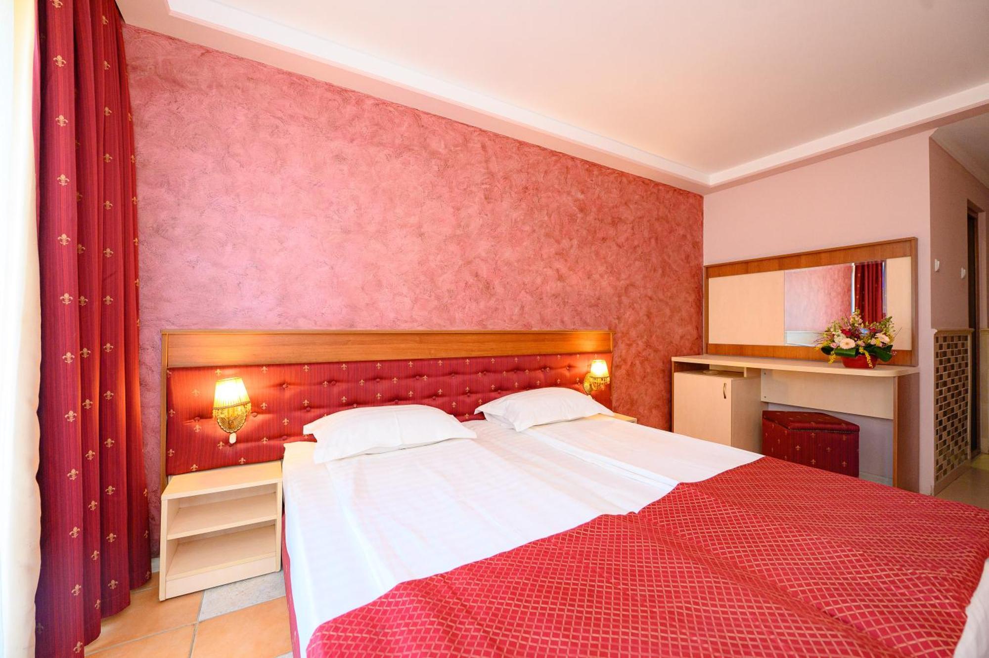 Hotel Iris-Mimoza Jupiter Kültér fotó