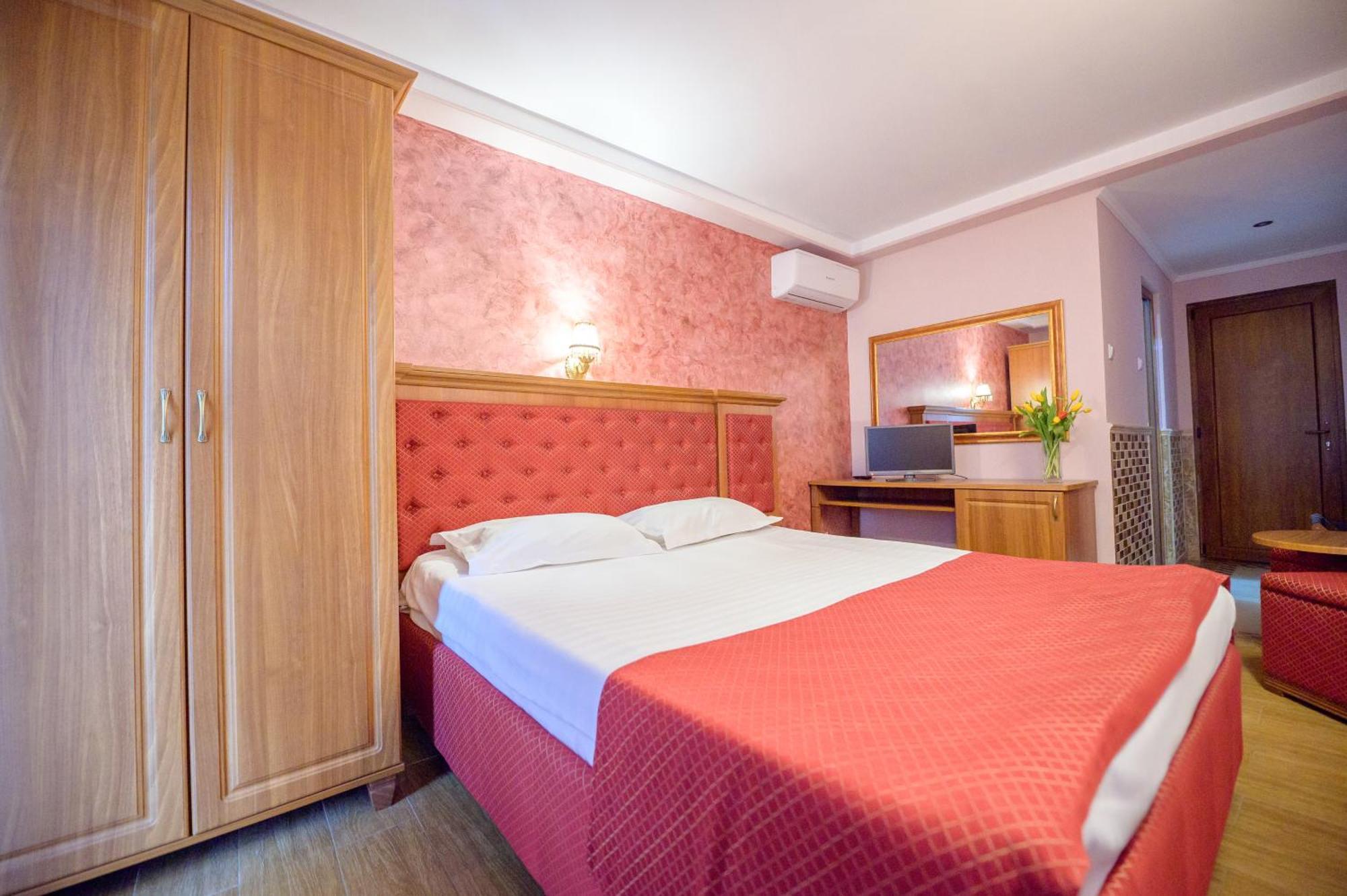 Hotel Iris-Mimoza Jupiter Kültér fotó