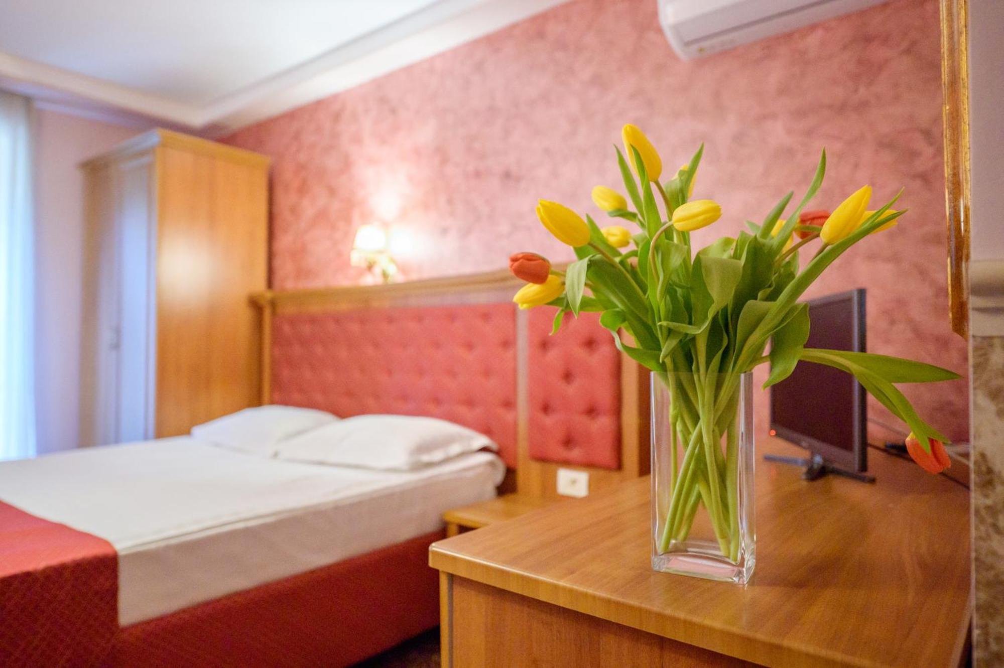 Hotel Iris-Mimoza Jupiter Kültér fotó